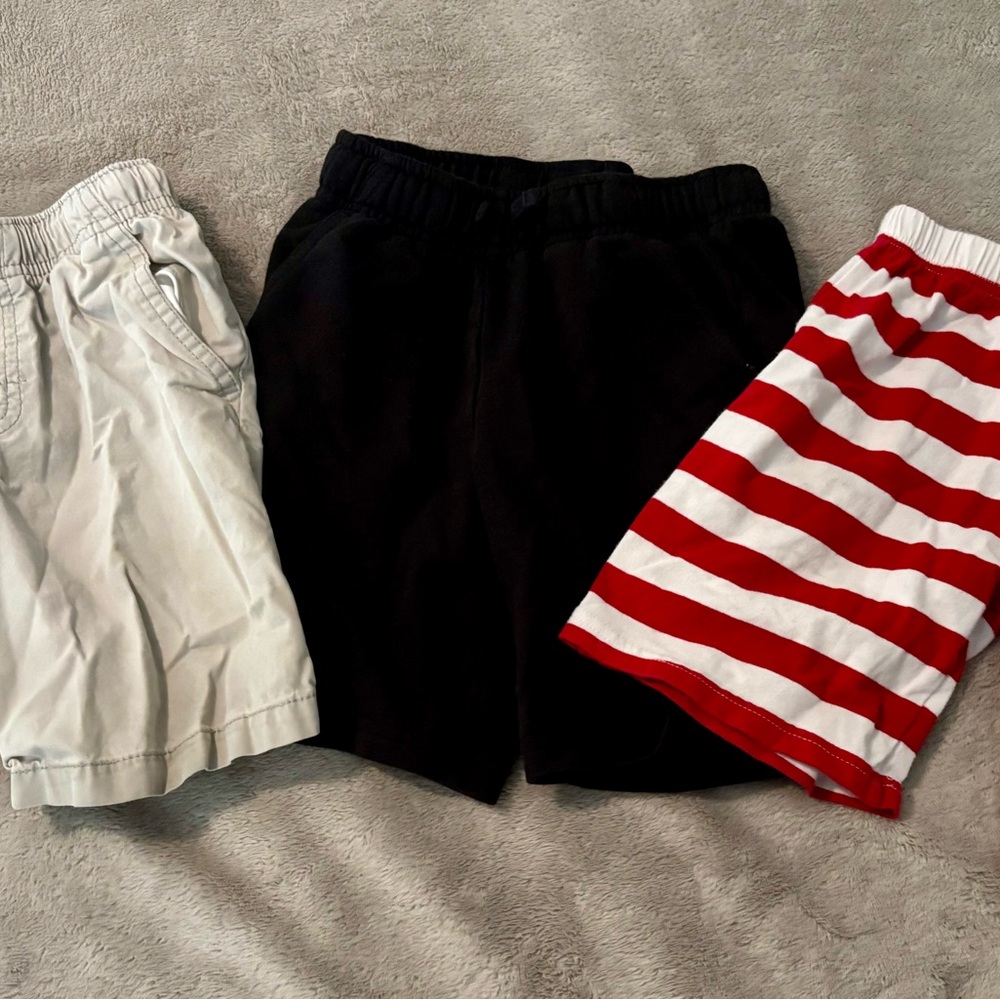 Bundle of 3 5T shorts